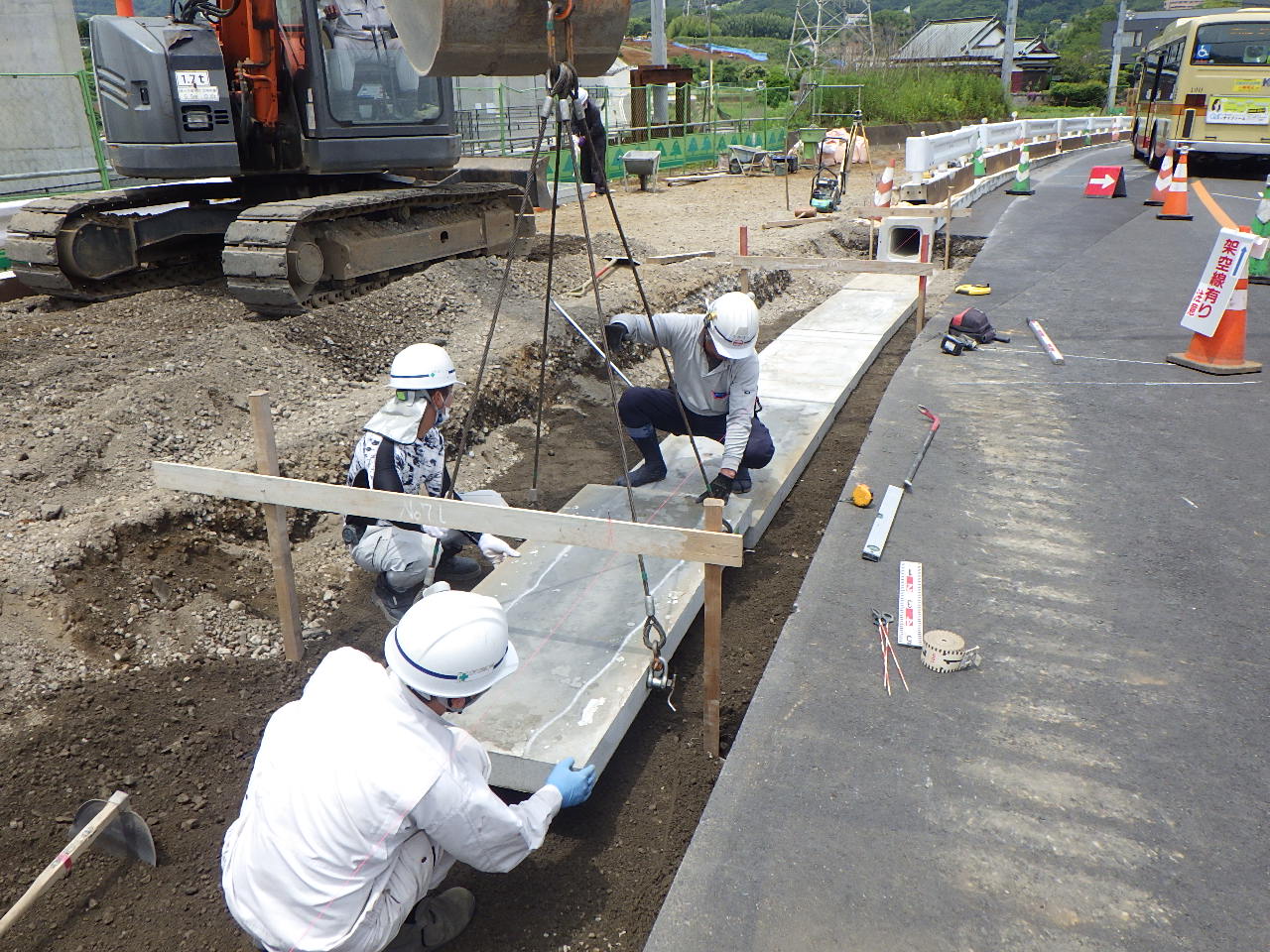 シールコンクリート打設準備・街渠据付 | 株式会社坂本組